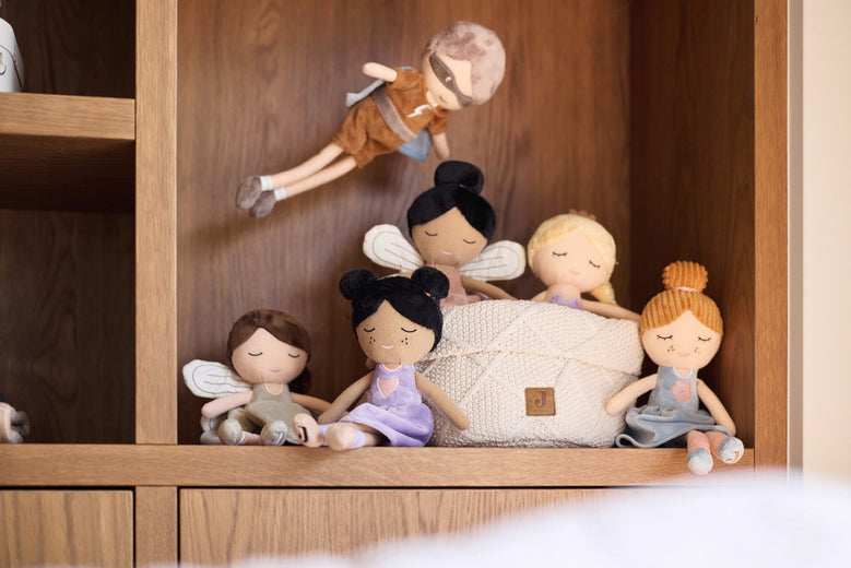 The adventure of Daisy, Rose, Ella, and Dave searching for the Queen’s enchanted flowers